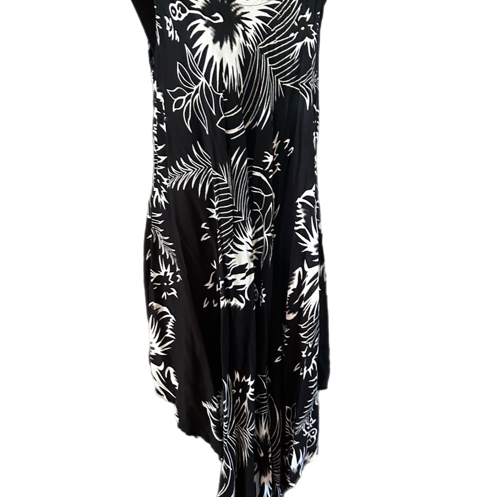 Beach Angels Black and White Floral Cover up Dress. Free Size. - Picture 5 of 13